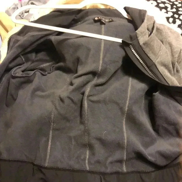 Athleta gray hoodie with pockets.  Size X-LARGE - Picture 9 of 9
